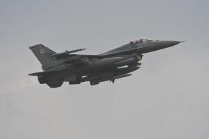 aviano june 05  2011 lucky15 f 16cm  92 3904 77thfs 20thfw  shaw afb  south carolina havy rain 