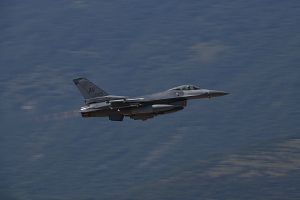 U.S Air Force F-16 Fighting Falcon Flies